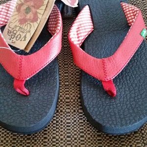 Women's size 6 SANUK red yoga mat flip flops NWT